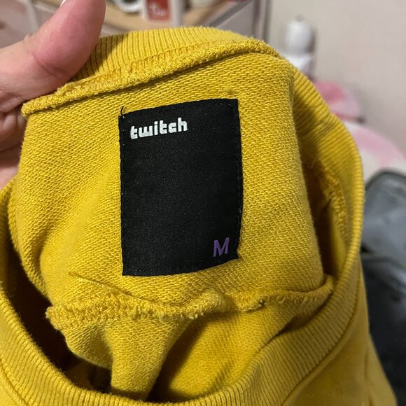 Yellow Sweater - Picture 3 of 3